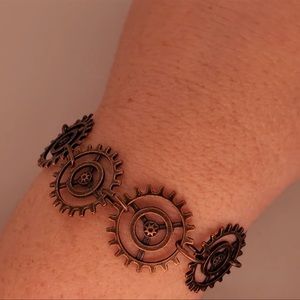 Gear Bracelet identical antique copper tone gears, NWOT
